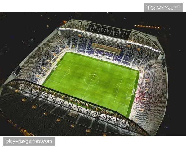 普鲁士公园球场测试新型摄像系统，可生成3D战术跑位图，重点分析肋部空当